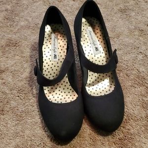 American Eagle black heels